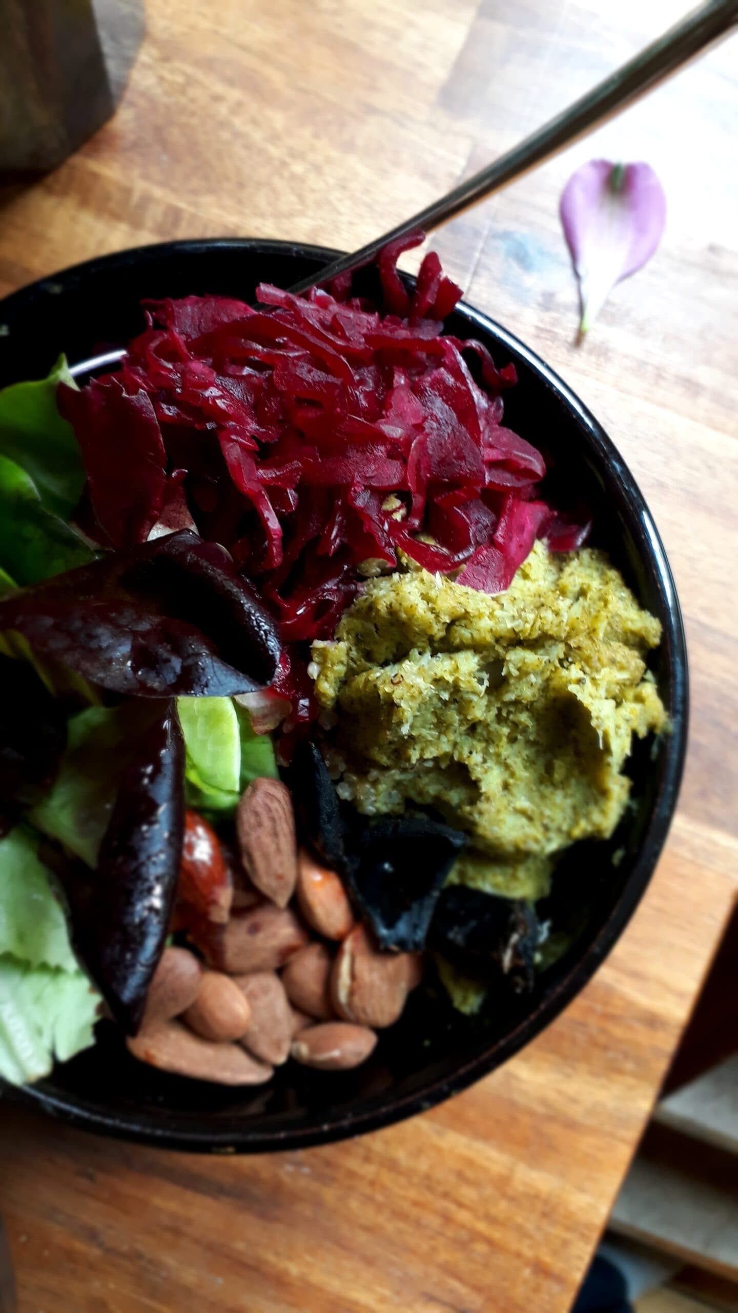 Buddha-Bowl mit Rotkohl in zehn Minuten